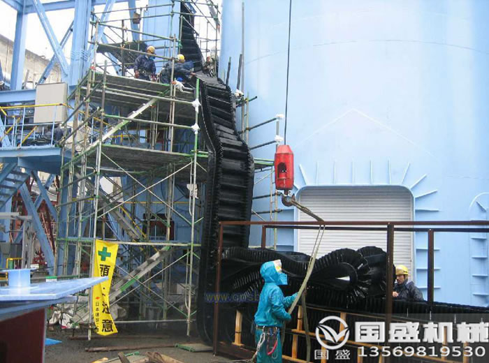輕型大傾角皮帶輸送機(jī) 輕型大傾角皮帶輸送機(jī)