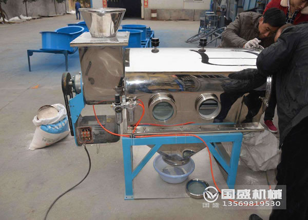 廢舊輪胎膠粉篩分機(jī) 廢舊輪胎膠粉篩分機(jī)